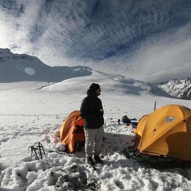 /images/montanismo/cerro-san-gabriel/campamento1-cerro-san-gabriel-descanso.jpg